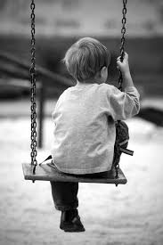 D Ici A Travers Le Regard D Un Enfant On Peut Apercevoir La Mer Freeride Photographie D Enfants Photos D Enfants Photographie Noir Et Blanc