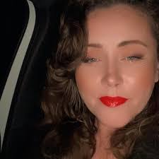 Diane Couch's Instagram, Twitter & Facebook