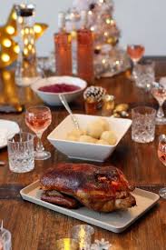 Weihnachten Gefullte Ente Aus Dem Backofen Gefullte Ente Lebensmittel Essen Essen Rezepte