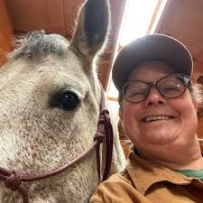 Who or where has decent pallets for free in Friday Harbor?