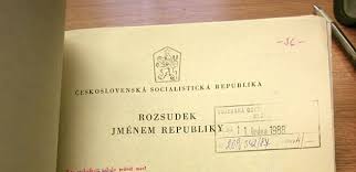 V letech 1982 až 1986 vystudoval právnickou fakultu univerzity karlovy v praze.poté působil jako vyšetřovatel a vojenský prokurátor.před rokem 1989 byl také několik let členem ksč. Zemanuv Nastupce Tohle Vyplavalo Kdo Nechtel Na Vojnu Mel Problem Parlamentnilisty Cz Politika Ze Vsech Stran