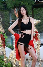 Последние твиты от lola_taylor (@lolataylorxxxx). Taiwanese Beautiful Long Legs Girl é›ªå²'lola Black Sexy Short Pants And Crop Top
