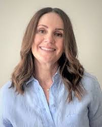 Dana Bassett's Instagram, Twitter & Facebook