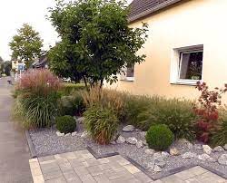 5 tolle graser fur kleine garten ziergras vorgarten lampenputzergras. Pflegeleichte Vorgartengestaltung Mit Grasern Bux Und Felsen Vorgarten Vorgarten Gestalten Vorgarten Ideen