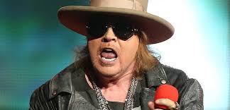 Axl Rose participa do último show de Billy Joel no Madison Square Garden;  assista