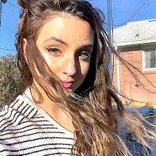 Holly Magee's Instagram, Twitter & Facebook