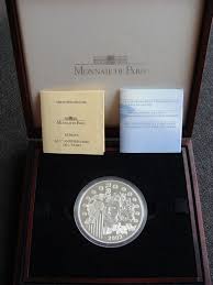 Fă o comparație între noi și banca ta trimite bani prin wise. Lot Art France 50 Euro 2003 1e Verjaardag Van De Euro 1 Kilogram In Cassette Silver