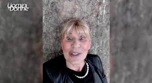 Apr 09, 2018 · la prima puntata del serale di amici20: Uomini E Donne Gemma Glagani In Una Clip Appare Completamente Diversa Ritocchi Estetici Per La Dama Del Trono Over Gossip It