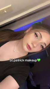 Desi🌙 (@desiree.warner)