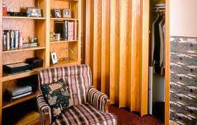 أبي محل في الرياض يفصل باب سحاب أوكورديون يوجد صورة عالم حواء