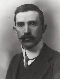 Walter Ratcliffe's Instagram, Twitter & Facebook