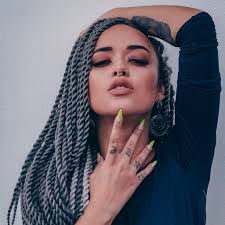 Some stylists use the terms interchangeably, but there is a slight difference. Book Black Afro Hair Stylists Beauty Appointments Near You Frohub