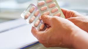Antibiotika wirken nur gegen bakterien, während triefnase und heiserer hals meist das werk von viren sind. Trend Weniger Antibiotika Bei Erkaltungen Verschrieben Ndr De Nachrichten Niedersachsen