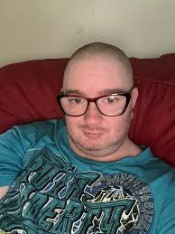 Hey guys what's up! My name is Teddy, I'm 19 years old, and I live in  Wisconsin, please feel free to add me and message me if you live close or  just