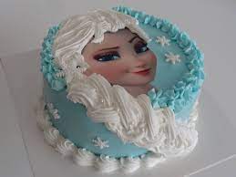 Torta frozen in pasta di zucchero: Frozen Torte Mit Elsa Und Cake It Up Tortendesign Facebook