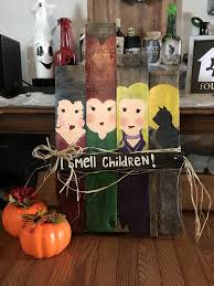 Hocus Pocus I Smell Children Pallet Halloween Decorations Diy Halloween Projects Halloween Pallet Projects