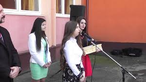 Ce vezi acolo pe site, e media din 2016 (sau 2017?). Serenada Si Premierea Claselor A Xii A Liceul Teoretic Bogdan Voda Youtube