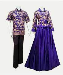 Yuk intip koleksi model baju gamis batik kombinasi satin terbaru 2019 sebagai pilihan oufit penampilan yang cantik, modis dan modern. 17 Model Gamis Batik Kombinasi Satin Terbaru 2020