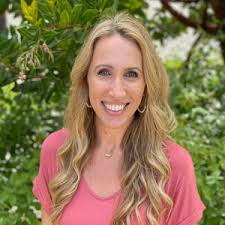 Carrie Oswald's Instagram, Twitter & Facebook