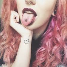 Pin De Ebonie Gawler Em Unicorn Hair Piercings Bonitos Piercing De Nariz Piercings Corporais