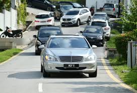 Kediamannya di jalan langgak duta, taman duta dan di seri perdana, persiaran seri perdana, presint. Harian Metro On Twitter Isteri Bekas Perdana Menteri Datin Seri Rosmah Mansor Dilihat Meninggalkan Kediamannya Di Jalan Langgak Duta Taman Duta 10 15 Pagi Tadi Dipercayai Menuju Ke Ibu Pejabat Sprm Putrajaya Untuk