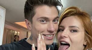 Era il febbraio del 2020 quando i due ragazzi originari di modena annunciarono su instagram la loro decisione di separarsi. Benji E Fede Benji Si Sposa Con Bella Thorne E Posta La Proposta Su Instagram Ha Detto Si