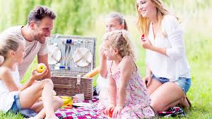 Ce activitati fara prea multi bani pot face in timpul timpul liber? Activitati Distractive De Facut In Familie Articol Untdelemn De La Bunica