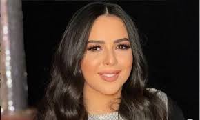 وقالت دنيا سمير غانم، إن حالة والدتها الصحية لا تزال تحت الملاحظة، حيث ما زالت تمكث في العناية المركزة، تحت إشراف الأطباء، كما أن حالتها لا تزال لا تسمح بمعرفة خبر وفاة زوجها، الفنان سمير غانم. Ø¥ÙŠÙ…ÙŠ Ø³Ù…ÙŠØ± ØºØ§Ù†Ù… ØªØ¹Ù„Ù‚ Ù„Ø£ÙˆÙ„ Ù…Ø±Ø© Ø¹Ù„Ù‰ ÙˆÙØ§Ø© ÙˆØ§Ù„Ø¯ØªÙ‡Ø§ Ø¯Ù„Ø§Ù„ Ø¹Ø¨Ø¯ Ø§Ù„Ø¹Ø²ÙŠØ² Al Kalima News Ø§Ù„ÙƒÙ„Ù…Ø© Ù†ÙŠÙˆØ²