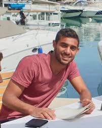 شهدت الساعات القليلة الماضية، انتعاش خزينة النادي الأهلي بقيمة 300 ألف دولار، من صفقة أحمد ياسر ريان مهاجم الفريق قبل موسم الانتقالات الصيفي المقبل. Ù‚ØµØ© ØµÙˆØ± Ø£Ø­Ù…Ø¯ ÙŠØ§Ø³Ø± Ø±ÙŠØ§Ù† Ù…Ø¹Ø´ÙˆÙ‚ Ø§Ù„Ø£Ù‡Ù„Ø§ÙˆÙŠØ© ÙÙ‰ Ø§Ù„ØºØ±Ø¯Ù‚Ø© Ø§Ù„ÙŠÙˆÙ… Ø§Ù„Ø³Ø§Ø¨Ø¹