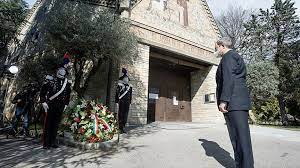 El acto homenaje de alberto fernández a los más de 92.000 muertos por coronavirus se realizó en el centro cultural kirchner (cck). Italia Rinde Homenaje A Los Muertos Por La Covid 19 En Bergamo