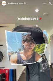 Austin mcbroom vs bryce hall. Kavos On Twitter Austin Mcbroom Could Barely Even Beat Up A Photo Of Bryce Hall And Is Flexing It On Instagram