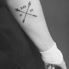 Durante el imperio romano, los romanos utilizaban los tatuajes para marcar y castigar a los esclavos. 60 Tatuajes De Numeros Romanos Disenos Significados