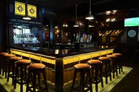 Tir Na Nog Irish Pub Grill Times Square Penn Station New York City Irish Pub Pub Decor Irish Pub Decor Bar Design Restaurant