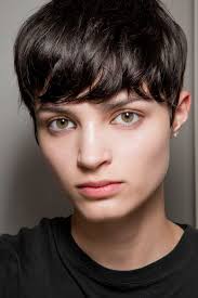 Coupe Courte Avec Frange Automne Hiver 2018 Coupe Courte Avec Frange Cheveux Courts Coiffure Courte Pour vous aider à choisir, nous vous avons sélectionné les. coupe courte avec frange automne hiver