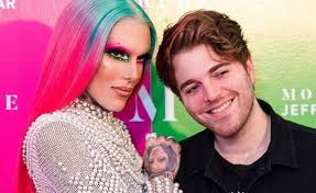 If makeup artist jeffree star isn't involved in a drama directly, he sure has a knack for finding it. Shane Dawson Gets Another Glimpse At Jeffree Star In Second Docuseries I Feel Like I M With A Mob Boss Tubefilter