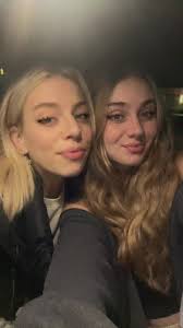 Ava Zimmerman (@_avazimmerman)