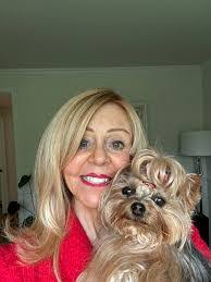 Gloria Landeros's Instagram, Twitter & Facebook