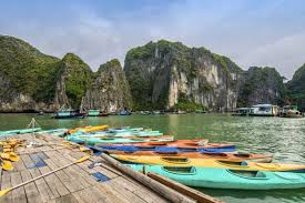La baie de hạ long est une étendue d'eau maritime d'environ 1 550 km2 au viêt nam septentrional. Visiter La Baie D Halong Reservations Tarifs