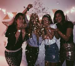 Classy Birthday Photoshoot With Friends Instagram Maaud G Zizipolsx Lunavdbos Reneetenhagen Add A Little Confetti To Each Day Confetti Birthday Pa Foto Vecherinki Fotosessiya Rozhdestvenskie Foto