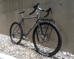 1jyo ultimate factory osakaさんはinstagramを利用しています 今回ご依頼頂いたsurly disc trucker はお好みのパーツを贅沢に使って 650bのホイールサイズで組み立てた快適仕様のコンセプトは釣り 最大積載量32kgのフロントキャリアに釣り 釣り 自転車 釣り道具