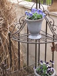 Eckregal Mit Spiralmuster Aus Metall Fur Haus Und Garten Klappbar Angels Garden Dekoshop