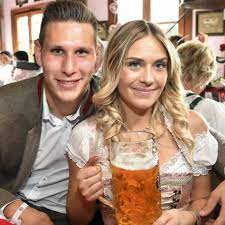 Lebt antonio rüdiger alleine, hat er eine freundin / frau? Der Andere Wm Kader Das Sind Die Spielerfrauen Der Deutschen Mannschaft Shz De