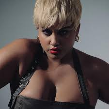 Spent the afternoon in the studio with @hala_thehustler and I couldn't be  more thankful for the inspiration, love, support, and motivation she brings  to everything she does 🫶 Makeup: @ashleyvictoriamua Hair: @chatwakaj_