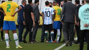 Mecz brazylia argentyna został przerwany po wtargnięciu policji na boisku w związku ze złamaniem protokołu covidowego piłkarzy grających w . Ncejjsnr Qzg4m