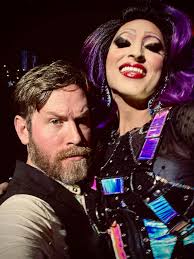 A story in four parts of me getting progressively more intoxicated at a  drag show last weekend.