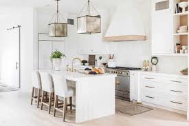 Sticking with a neutral backdrop (white cabinets, white kitchen cabinets, and a white backsplash) in the kitchen creates an easy setting for you to work in splashes of color when you are looking for a spicy alternative to a clean white look. 21 Best All White Kitchens