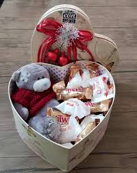 Birthday Box Ideas For Boyfriend Pin By Angie Ruiz On Like2 Valentines Gift Box Valentine Gift Baskets Diy Birthday Gifts