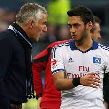Hsv talent calhanoglu startet durch und weckt begehrlichkeiten. Hsv Lasst Hakan Calhanoglu Nicht Ziehen Fussball