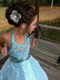 Pin By Ana Castaneda On Peinados Y Accesorios Para Ninas Daughter Hairstyles Flower Girl Hairstyles Dance Hairstyles