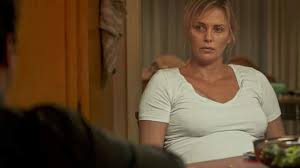 Η σαρλίζ θερόν υιοθέτησε το μεγαλύτερο παιδί της, τον 7χρονο τζάκσον όταν ήταν ακόμη μωρό και τον σύστησε στον κόσμο ως αγόρι. Me Polla Kila Abafh Kai Axtenisth H Sarliz 8eron Entypwsiazei Sth Nea Ths Tainia Zarpanews Gr